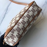 国内完売☆セリーヌ ショルダーバッグ 偽物 カメラバッグ トリオンフの刺繍 194332CS819BR