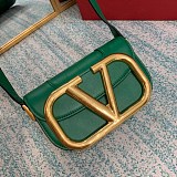 一目惚れ♪ヴァレンティノ ショルダーバッグ コピー Vロゴ SUPERVEE レザー クロスボディバッグ Vuy61822