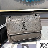 最安値挑戦 サンローラン ニキ ベイビー クリンクルヴィンテージレザー 偽物 Saq76621
