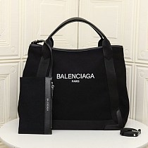 稀少バレンシアガ ネイビーカバス スーパーコピー M 2WAYトート ブラック×ブラック baj99183 稀少バレンシアガ ネイビーカバス スーパーコピー M 2WAYトート ブラック×ブラック baj99183