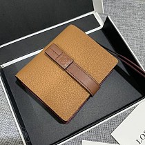 新作★ロエベ★コンパクト コピーTrifold 三つ折りミニ財布 lov13502 新作★ロエベ★コンパクト コピーTrifold 三つ折りミニ財布 lov13502