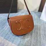 【日本未発売】セリーヌ フォルコ キュイル トリオンフ 偽物 ショルダーバッグ 198263DU304LU