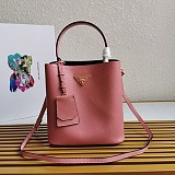 可愛いプラダ 偽物 パニエ サフィアーノレザー バッグ ハンドバッグ 5色 1BA212 puu32582