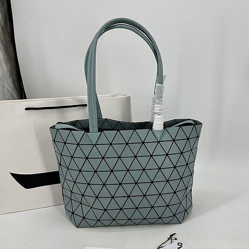 高級ブランドBAOBAO ISSEY コピー MIYAKE カルトン メタリック バッグ baz33941