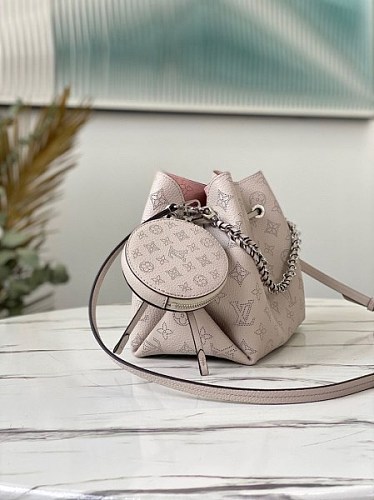 欲しい♡超限定♪ルイヴィトン ベラ マヒナレザー 偽物 ショルダーバッグ★ミストグレー M57536