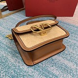 希少色 ヴァレンティノ ショルダーバッグ コピー VEE レザー クロスボディバッグ Vug58025