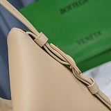 超話題!ボッテガヴェネタ クレードル 偽物 スモールショルダーバッグ ポリッジ bow19654