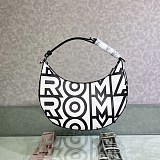 フェンディ ROMAカプセル プリント レザー バッグ 偽物 fev03686