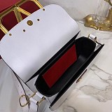 ヴァレンティノ ショルダーバッグ 偽物 VEE レザー クロスボディバッグ Vuw19141