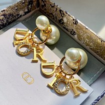 日本未入荷ディオール Tribalesパール&ロゴ ピアス ギフト コピー der75237 日本未入荷ディオール Tribalesパール&ロゴ ピアス ギフト コピー der75237