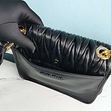 超希少！ミュウミュウ マテラッセ 偽物 ショルダーバッグ myi86262