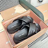 送料込 ミュウミュウ コピー ロゴ入り レザー スライドサンダル 59979NF0002