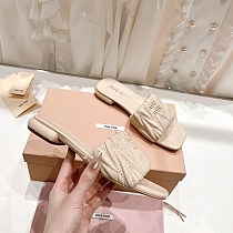 大人気のマテラッセ♪【ミュウミュウ コピー】ロゴ入り フラットサンダル mya05140 大人気のマテラッセ♪【ミュウミュウ コピー】ロゴ入り フラットサンダル mya05140