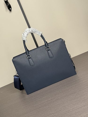 最安値挑戦 プラダ メンズ ブリーフケース 偽物