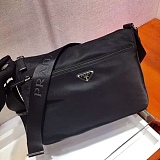 完売必至 ★ プラダ メンズ ショルダーバッグ コピー1BC421