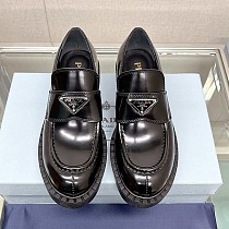プラダ モノリス コピーブラッシュドレザー ローファー大人気!!新色 pux54209 プラダ モノリス コピーブラッシュドレザー ローファー大人気!!新色 pux54209