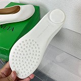 入手困難ボッテガ ヴェネタ 偽物 アトミック レザー バレリーナ フラットシューズ bob17587