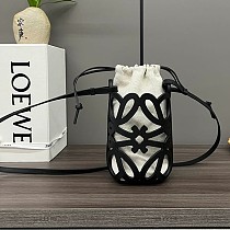 使い勝手良しロエベ スーパーコピー アナグラムカットアウト ポケット loj36567 使い勝手良しロエベ スーパーコピー アナグラムカットアウト ポケット loj36567