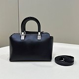 定番【フェンディ】バイ ザ ウェイ コピーミニ レザー ボストンバッグ 8BS067