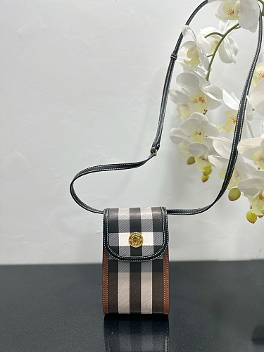 定番人気！ バーバリー メンズ 携帯電話バッグ スーパーコピー