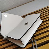 入手困難 プラダ ブラッシュドレザーショルダーバッグ コピー ビッグロゴ チェーン puv70326