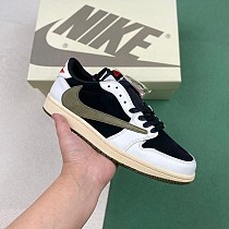 完売必至 トラヴィススコット × ナイキ 偽物 新作コラボスニーカー エアジョーダン1 ロー オージー エスピー “ミディアムオリーブ”DZ4137-106 完売必至 トラヴィススコット × ナイキ 偽物 新作コラボスニーカー エアジョーダン1 ロー オージー エスピー “ミディアムオリーブ”DZ4137-106