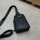 新色登場☆ グッチ メンズ ボディバッグ 偽物