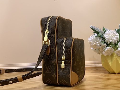 使い勝手良し ルイヴィトン メンズ 携帯電話バッグ 偽物M45236