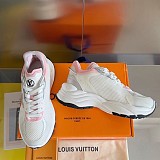 入手困難品！ルイヴィトン LVラン55 ラインスニーカー 偽物 vuq63523