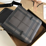 完売必至 ★ バーバリー メンズ ショルダーバッグ 偽物