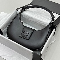 超話題!ミュウミュウ nappa leather shoulder 偽物 ショルダーバッグ myr05951 超話題!ミュウミュウ nappa leather shoulder 偽物 ショルダーバッグ myr05951
