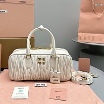 入手困難ミュウミュウ コピー アルカディ マテラッセ バッグ myn27029 入手困難ミュウミュウ コピー アルカディ マテラッセ バッグ myn27029