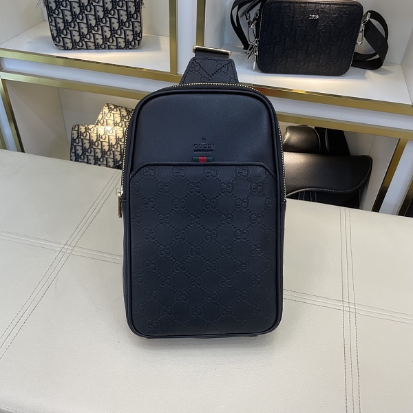 入手困難品! グッチ メンズ ボディバッグ 偽物