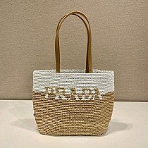 世界中で大人気♪ プラダ ラフィア×レザー トートバッグ puo99498