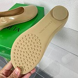 目を惹くカラー ボッテガ ヴェネタ 偽物 アトミック レザー バレリーナ フラットシューズ boo77576