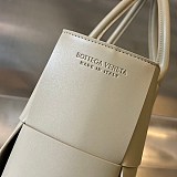 ボッテガヴェネタ ミディアム アルコ トートバッグ コピー boi03781