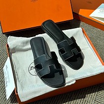 《大人気》エルメス オラン サンダル コピー レディース 黒 eri17277 《大人気》エルメス オラン サンダル コピー レディース 黒 eri17277