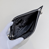 日本未入荷 プラダ メンズ クラッチバッグ 偽物