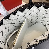 春もの新作ボッテガヴェネタ カバ トートバッグ 偽物 ブラック/ホワイト 649598VMAY31283