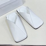 定番MM6 メゾンマルジェラ コピー レザー スクエア スリッポン Mas43177