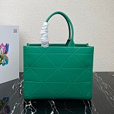 超話題!プラダ 偽物 ステッチモチーフ ラージ レザー ハンドバッグ 3サイズ pui51363
