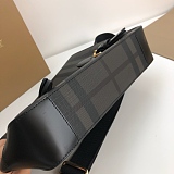 使い勝手良し バーバリー メンズ ショルダーバッグ 偽物