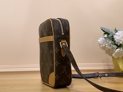 定番人気！ ルイヴィトン メンズ 携帯電話バッグ コピーM45266