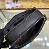 お洒落 ボッテガヴェネタ メンズ ショルダーバッグ 偽物