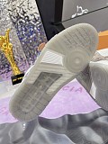 争奪戦 2024新作 ルイヴィトン 男女兼用 スニーカー 偽物