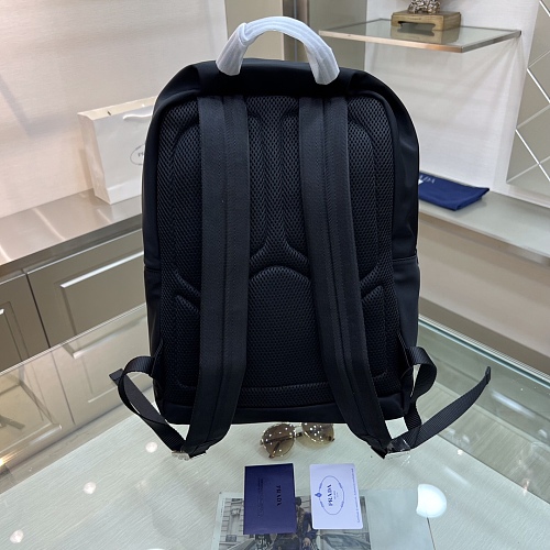 定番人気！ プラダ メンズ バックパック コピー2VZ071