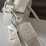 注目★ロエべ サテンカーフ コピー パズルエッジ ショルダーバッグ スモール lol43994