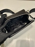 高品質♪♪♪ プラダ メンズ ショルダーバッグ 偽物2VH070