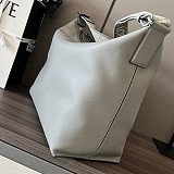 ★日本!!人気！ロエベ ショルダーバッグ 偽物 キュービィ クロスボディバッグ loo54218