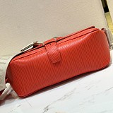 2023AW ルイヴィトン モンソー ディストーテッド レッド ショルダーバッグ M23784